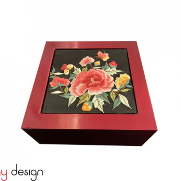 Square lacquer box with  flower embroidered cap